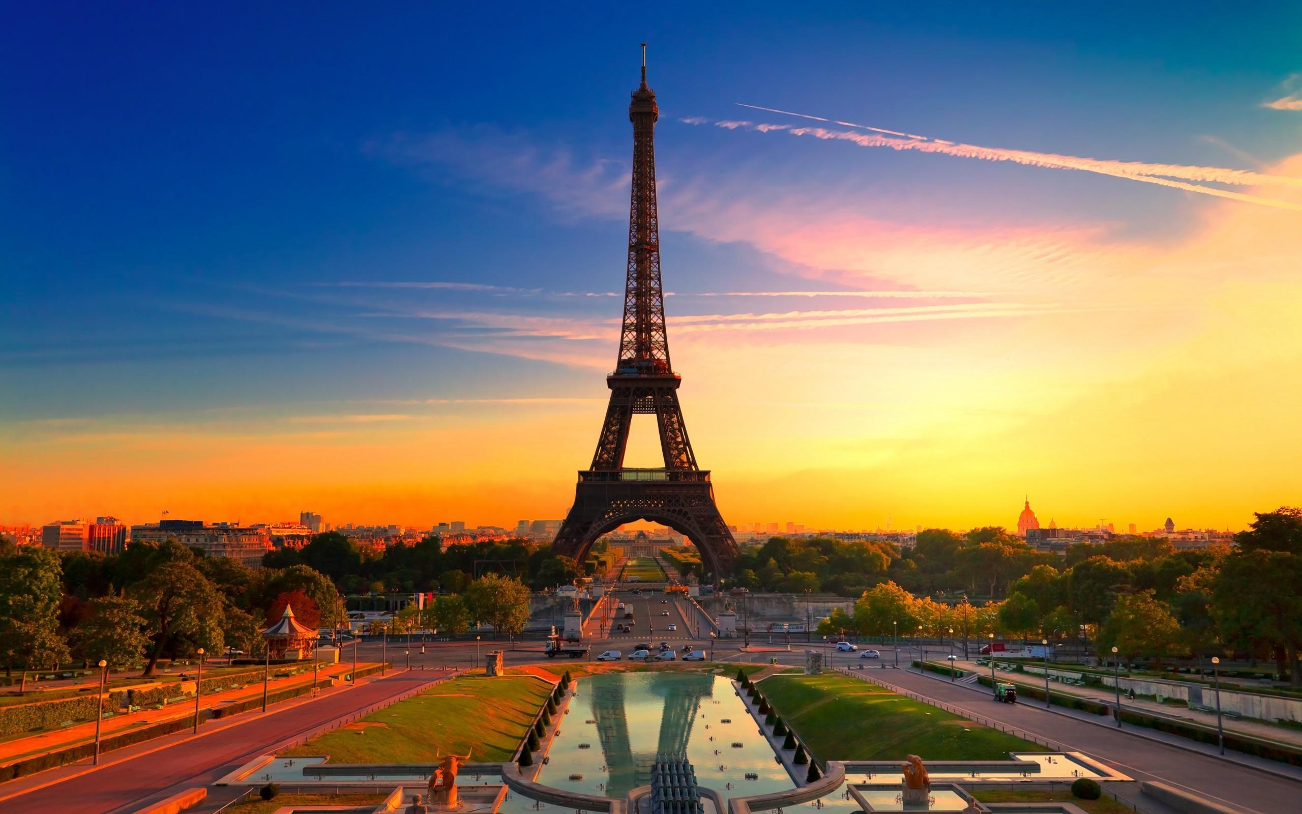 image of eiffel tower at sunrise